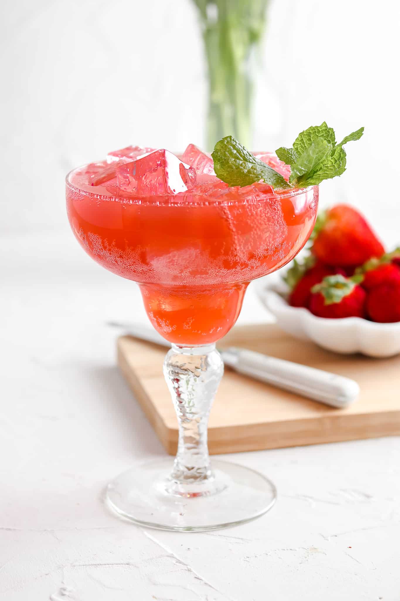 Easy Strawberry Mocktail - Allianna's Kitchen