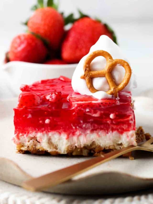 Easy Gluten Free Strawberry Pretzel Salad - Allianna's Kitchen